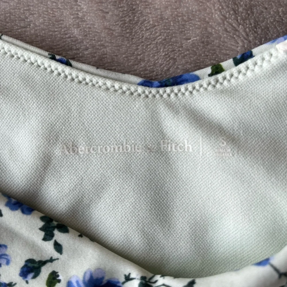 Size S bikini - Picture 3 of 3